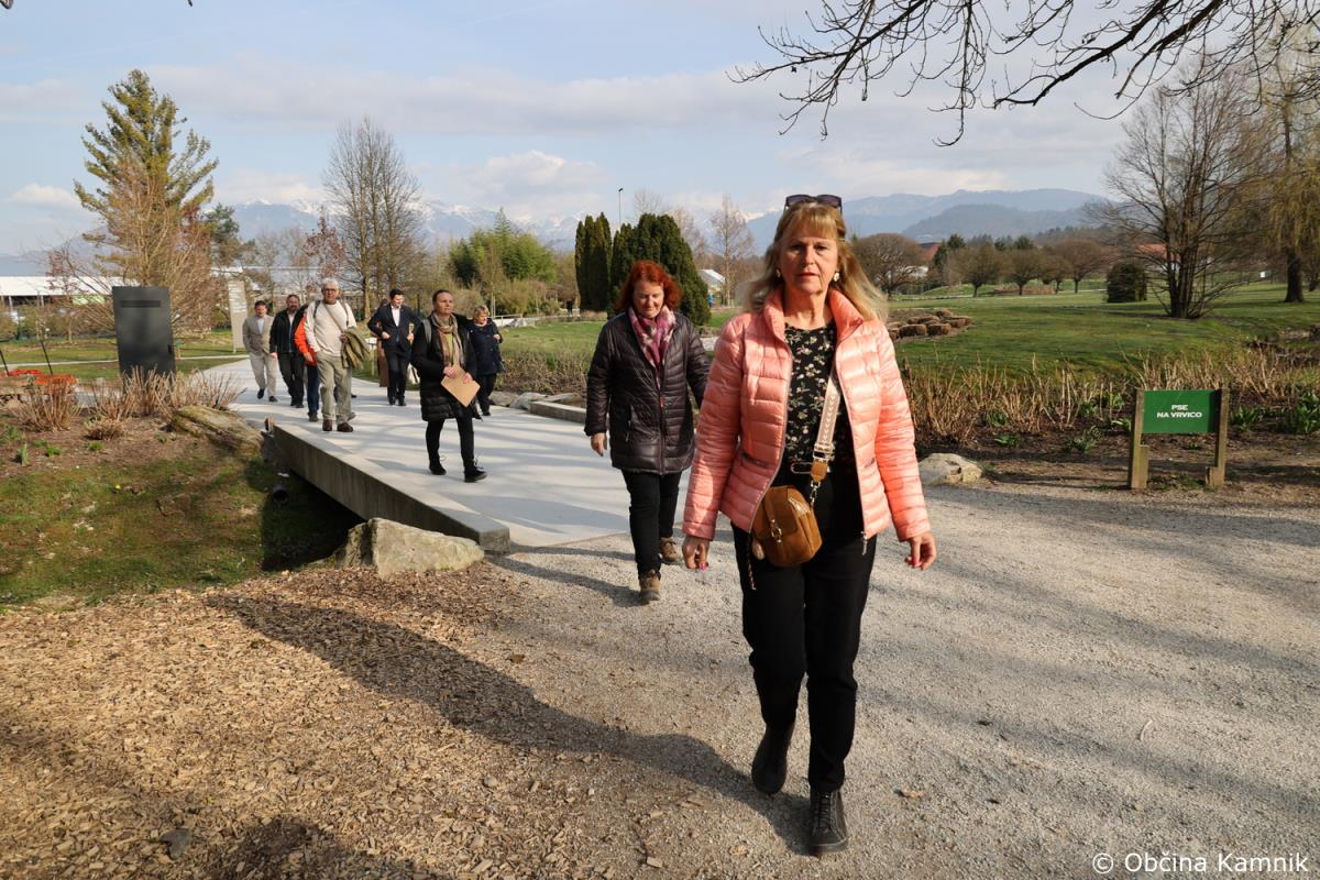 Pot za spomin v Arboretumu Volčji Potok povezuje generacije in krepi demenci prijazno okolje (11)